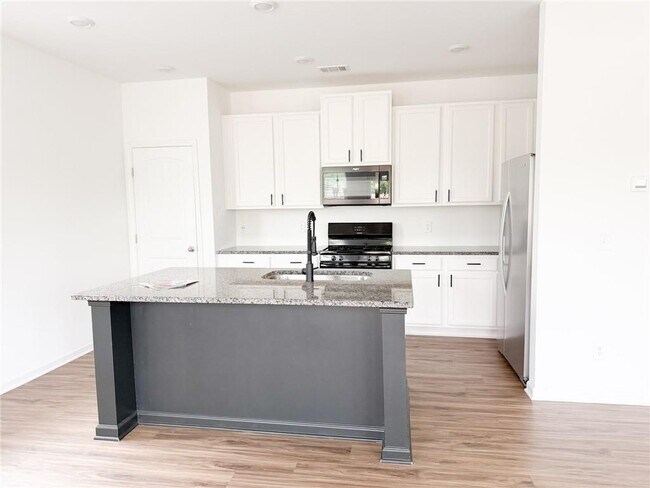 Building Photo - 102 Pointe Pl