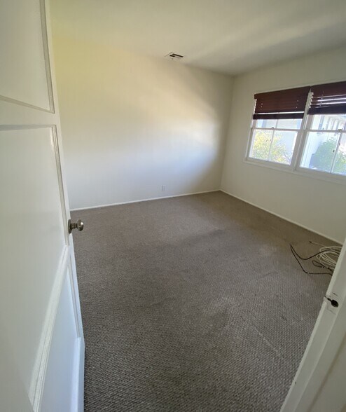 Building Photo - 248 Mockingbird Ln