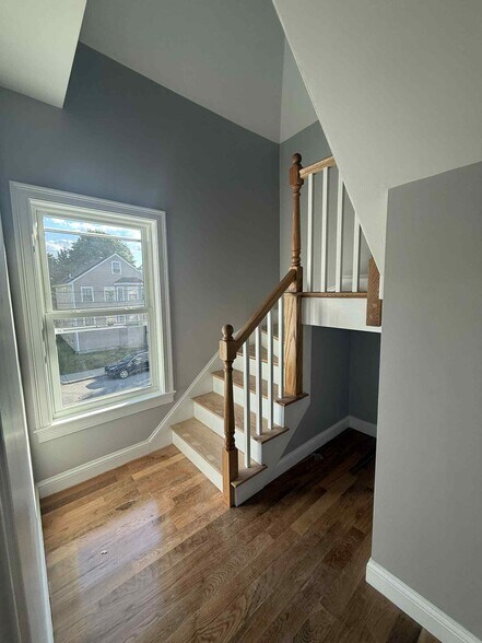 Building Photo - 7 Woodale Ave