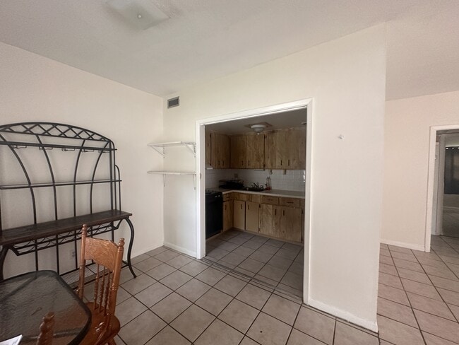 Building Photo - 1315 SE Silver Springs Pl