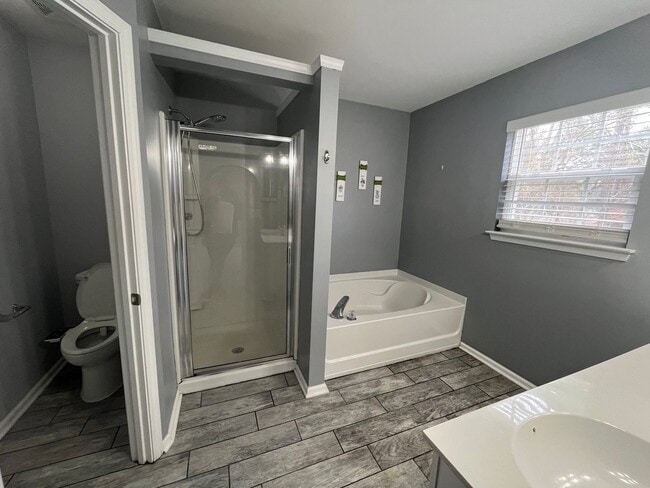 Building Photo - Beautiful 4 Bedroom in Dorchester II School District