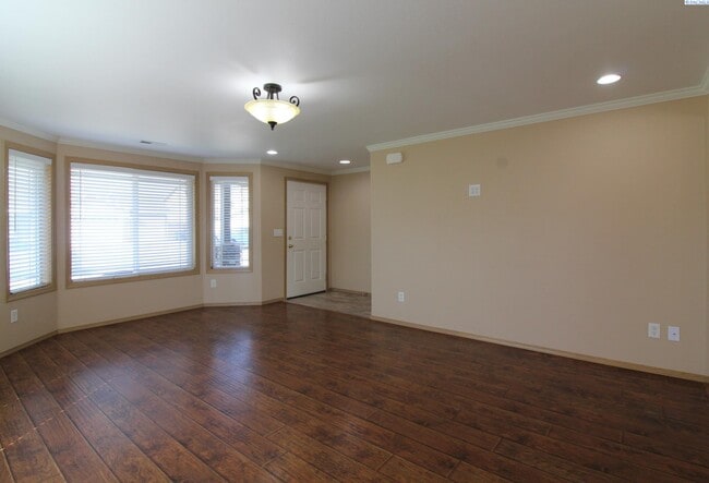 Building Photo - 3 bed, 2 bath home in West Pasco