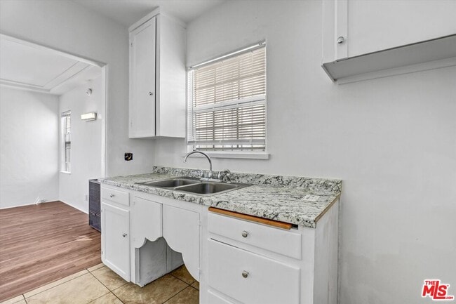 Building Photo - 820 S Grevillea Ave