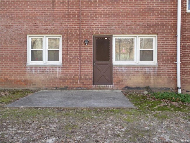 Building Photo - 140 N Broadway