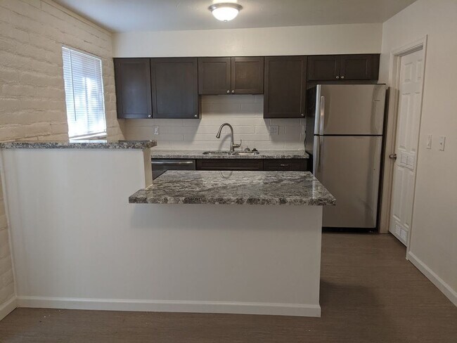 Building Photo - 4547 E Bellevue St