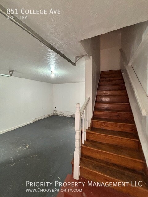 Building Photo - 851 College Ave