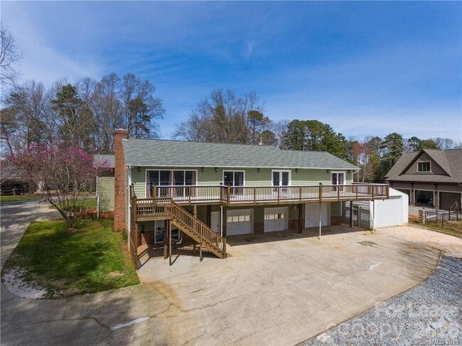 Building Photo - 8502 Pine Lake Rd
