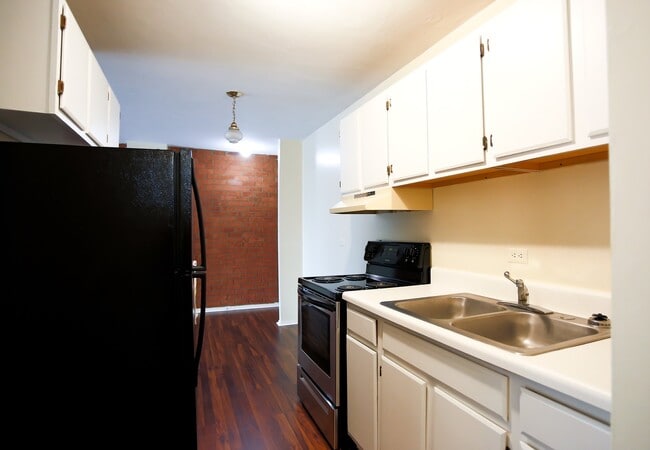 Building Photo - 1800 Jefferson Park Ave