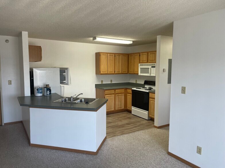 Building Photo - 664 Terrace Park Blvd