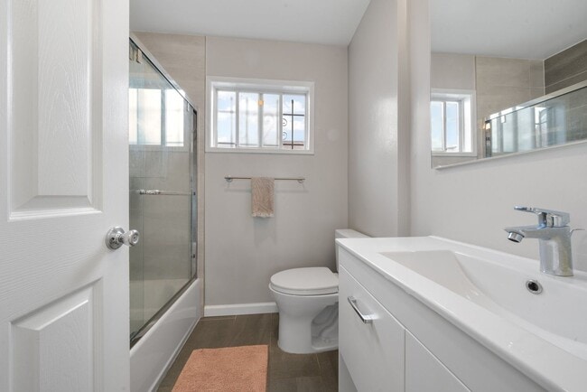 Building Photo - Charming Home In NE Richmond!