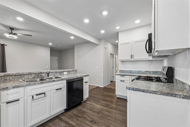 Building Photo - 933 S Blackjack Ln