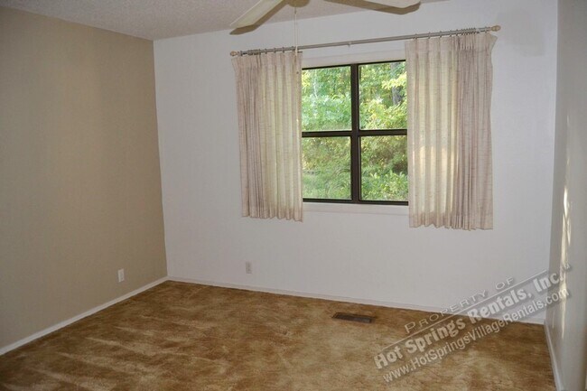 Building Photo - 6 Vilaseca Ln