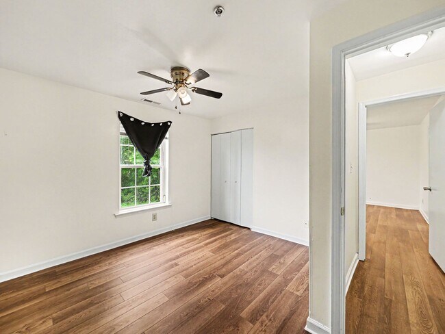 Building Photo - 33 Fern Oak Cir