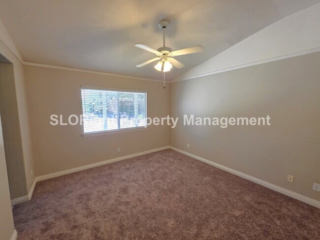 Building Photo - AVAILABLE NOW - Beautiful 4Bed, 2Bath Paso Robles Home