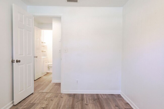 Building Photo - 395 Aurora Boulevard