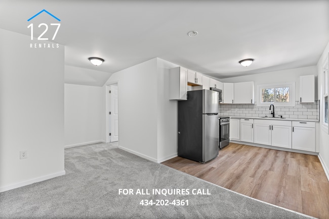 Building Photo - Updated 3BR Apartment with Modern Kitchen ...