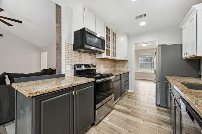 Building Photo - 4023 Broken Elm Dr