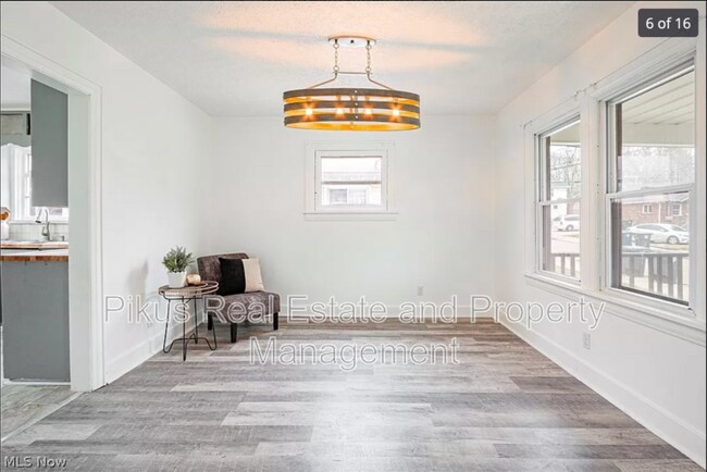 Building Photo - 1033 Chandler Ave