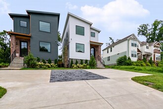 Building Photo - Modern Living & Downtown Skyline Views!