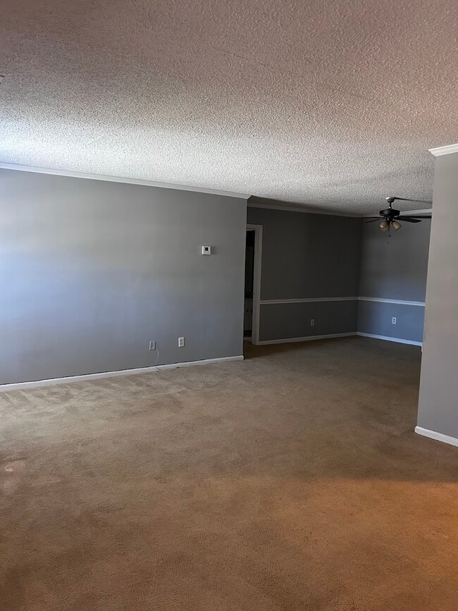 Building Photo - 2940 Parc Lorraine