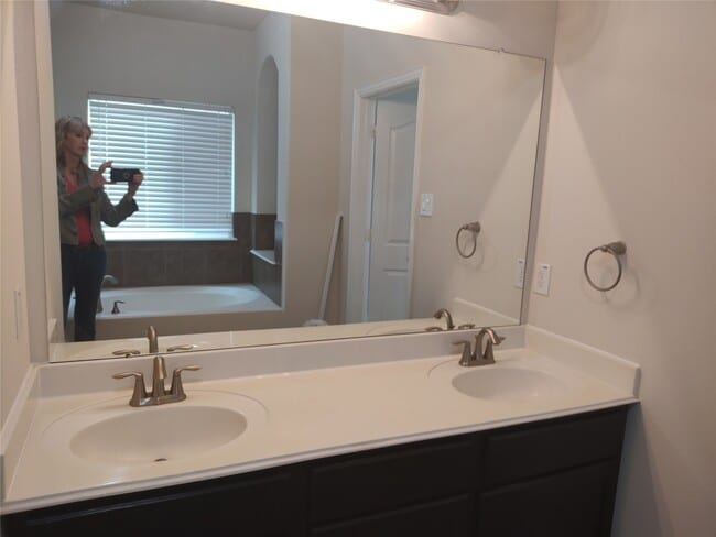 Building Photo - 24623 Forest Canopy Dr