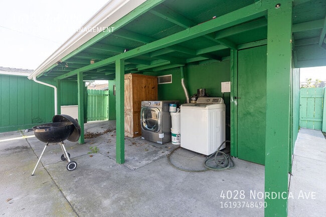 Building Photo - 4028 Nordica Ave