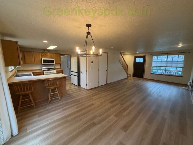 Building Photo - Charming 3-Bedroom/2.5-Bathroom House in the Cathedral Park Neighborhood of St. Johns - See Move-...