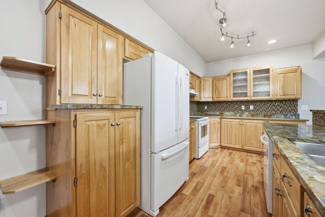 Building Photo - 22855 E Country Vista Dr