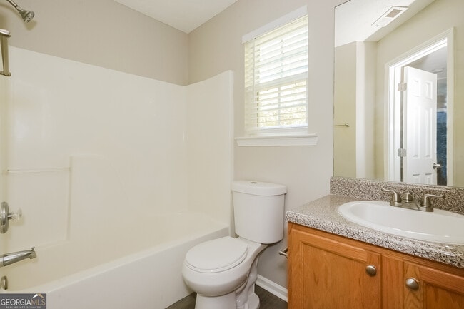 Building Photo - 405 Hawthorne Cir