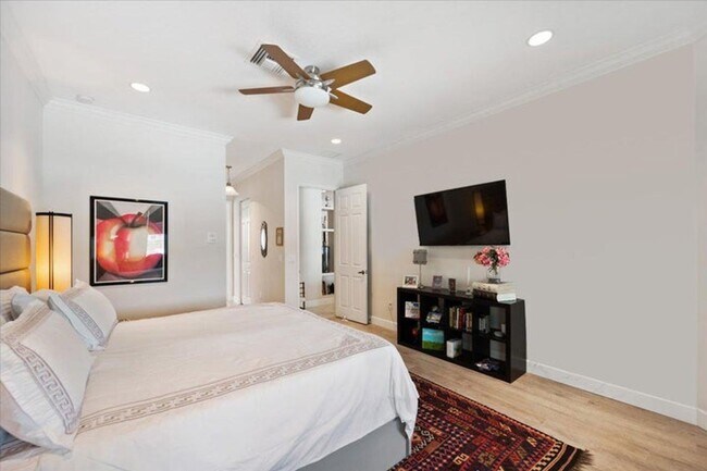 Building Photo - 8152 Butler Greenwood Dr