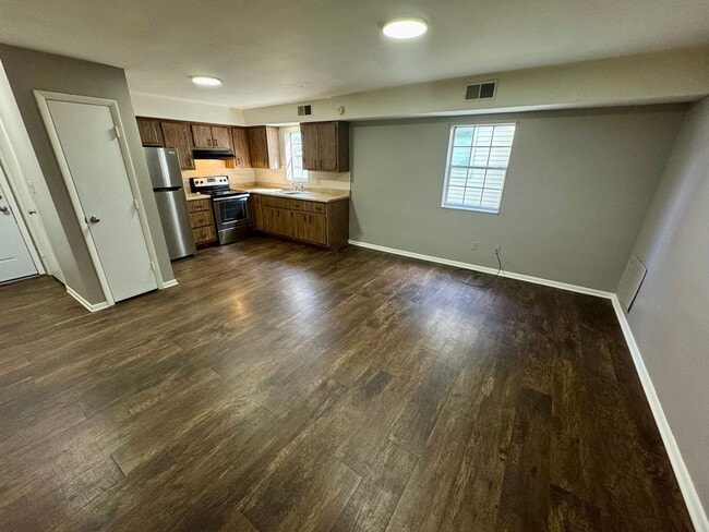 Building Photo - 542 5th Ave