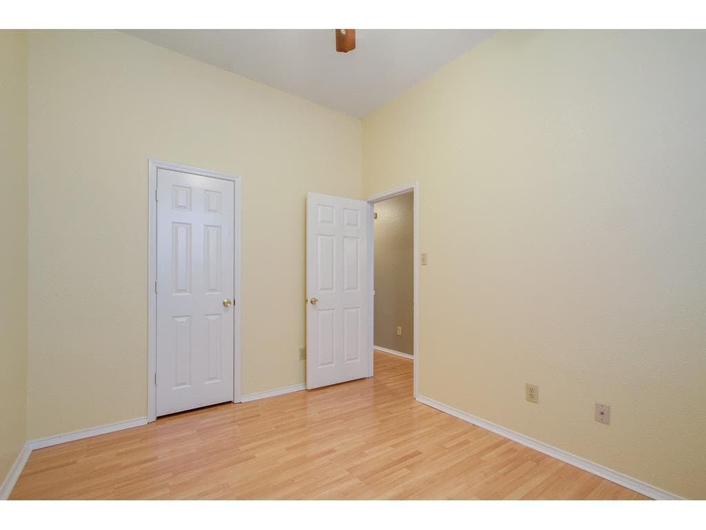 Building Photo - 546 Raintree Cir