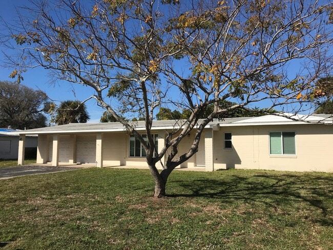 Primary Photo - 132 W Suwannee Ln