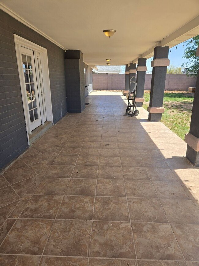 Building Photo - Coming Soon! ?Beautiful 4 bed, 2 bath Home, NO HOA! (Available 05/15/26)