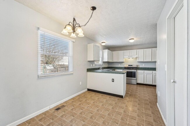 Building Photo - 848 Robmeyer Dr