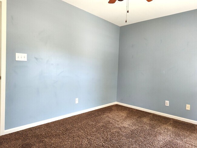 Building Photo - Stunning Corner Lot home located within a cul-de-sac in the Mitchell Glen Community!