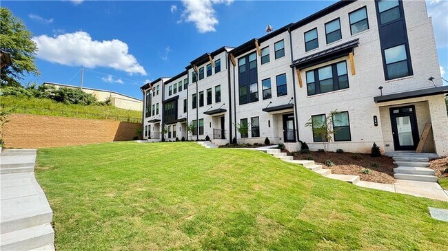 Building Photo - 104 Holt Ln