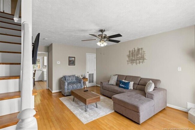 Building Photo - 421 Cityview Ln