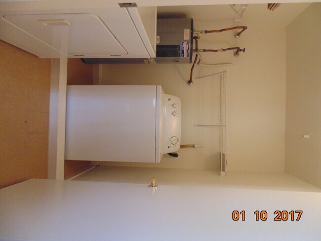 Building Photo - COZY 2 BEDROOM 2 FULL BATH CONDO LOCATED ON SECOND LEVEL