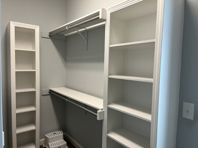 Building Photo - 6050 Sanmar Dr