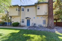 Building Photo - Spacious townhome close to UCD