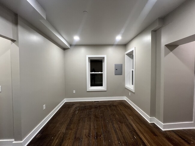 Building Photo - 589 Haverhill St