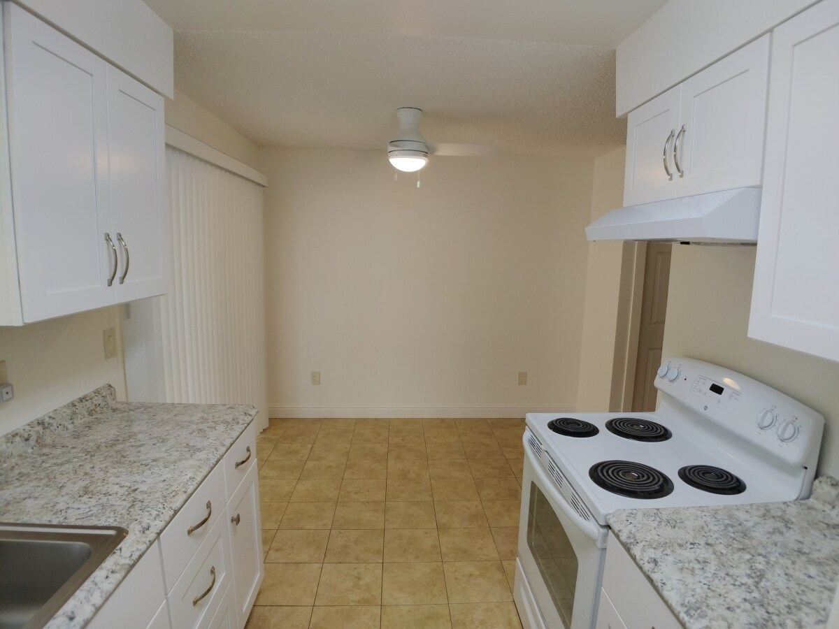 Building Photo - 1671 Bramble Pl