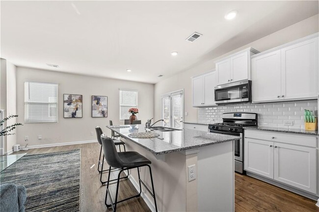 Building Photo - 853 Bentley Dr
