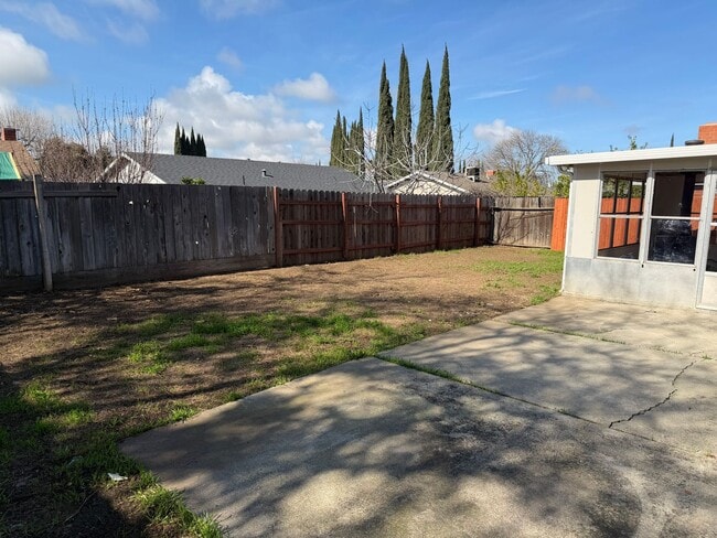 Building Photo - 3 Bed 1 Bath Single Family Home In Pittsburg (Newly Remodeled)