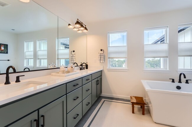 Building Photo - 487 Muirfield Ct