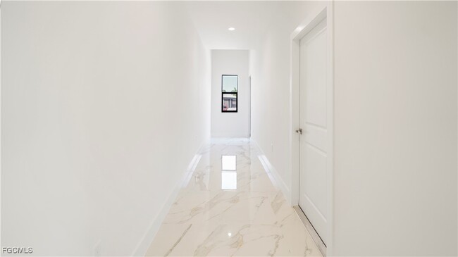 Building Photo - 123 Ichabod Ave