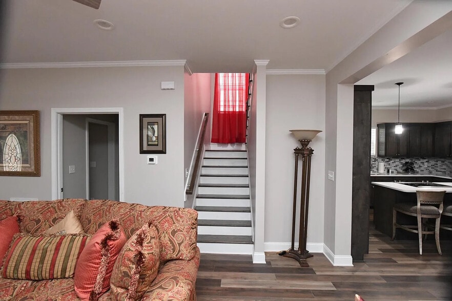 Building Photo - Room in House on S Person St