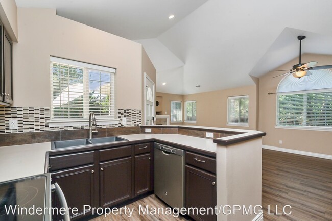 Building Photo - 2 br, 2 bath House - 5170 S. Surprise  Wy ...