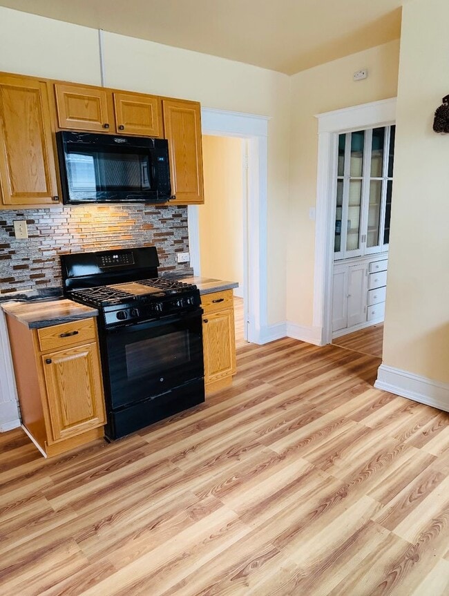 Building Photo - 6 Barclay St